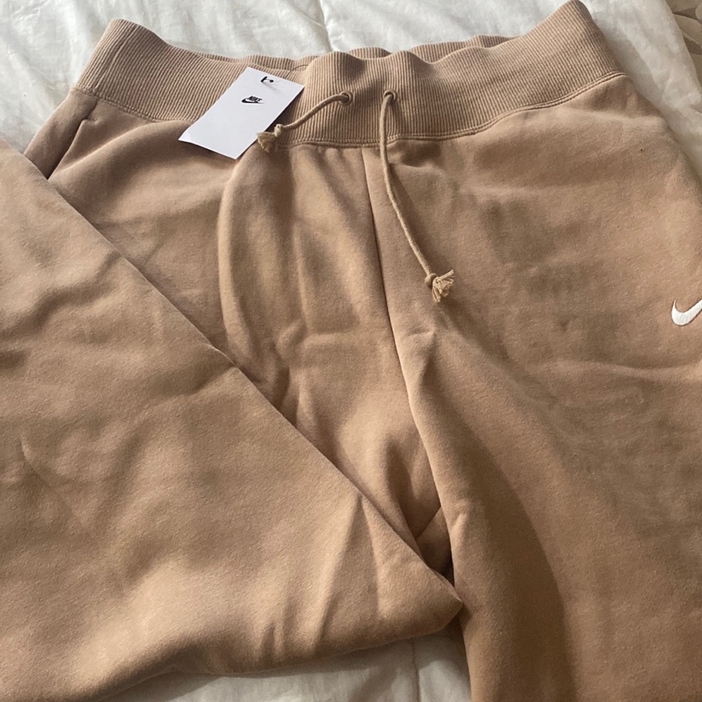Brown/tan Nike sweat pants